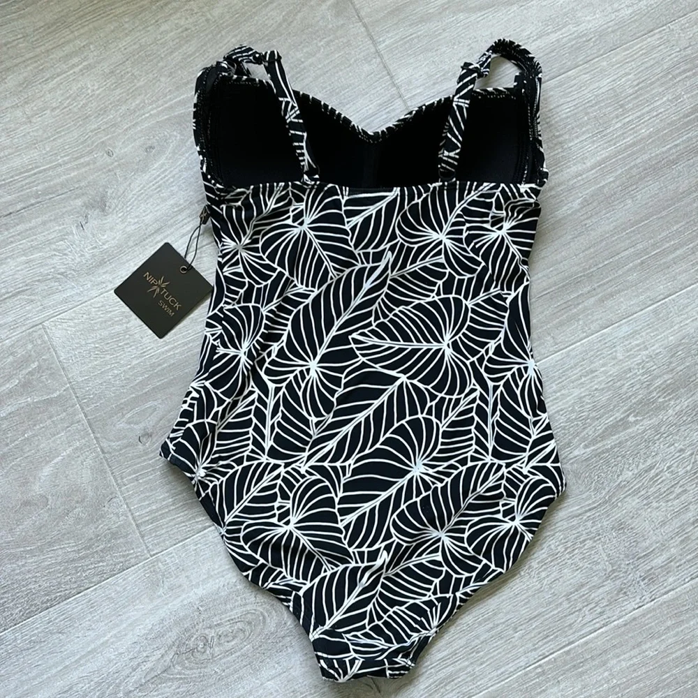 Nip Tuck One Piece Swimsuit/Bathing suit Blackk/White size 8 - Picture 7 of 10